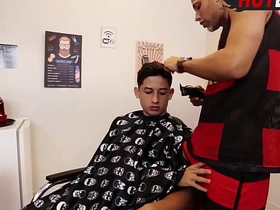 我给理发师献了屁眼 bear japan careless porn