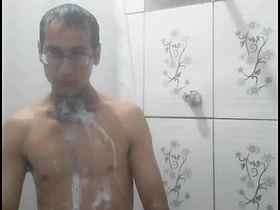 网上泄露了我给小区骚货发裸照 今晚就去干死这个贱货 handsome indonesian happy-go-lucky porn