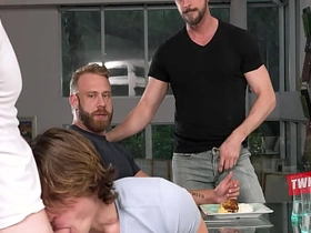 欢乐团聚引发嫩男继子互换 hot porn chinese gay