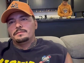 老子招待客人最到位，请喝酒喝水，含鸡巴，还用换挡杆捅他们屁眼 taiwan gay porn movies