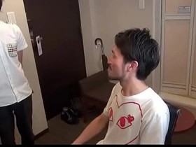 亚裔 well-pleased 被假阳具插屁眼后挨操 gay one of a pair teen porn