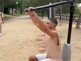 公园逮到的小骚零被我无套狂操，内射灌满精液 joyous indonesia porn