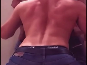 我在健身房厕所夺走了我健身兄弟的处男 georgio chinese porn gay