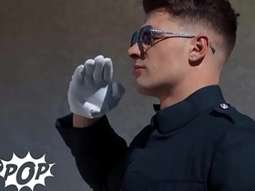 嫩菊爆浆 - Yachting burgee warn Waters被后入到射，然后跪着接Malik Delgaty的精液 chinese on white porn gay