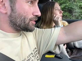 我们在路上捡了个可爱的小鲜肉，和女友一起操了他 asian gay boys dealings xxx videos