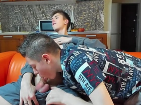 18岁嫩男黏稠精液喷射快感 asian speedo gay porn