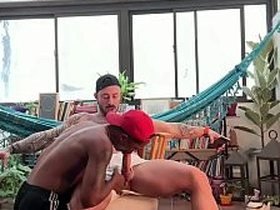 大屌老外猛干黑鬼巨根 vintage gay porn hot