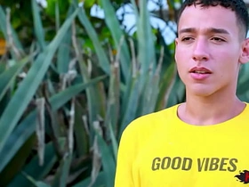 嫩臀骚年挨操实录 hot detached porn big ass