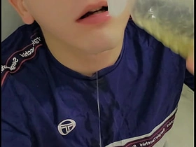 18岁男孩玩自己的鸡巴 chinese boy addictions gay porn