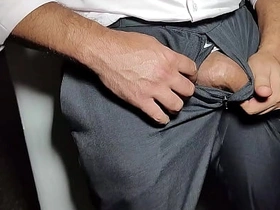 YURI GACHO - 发情的老板当众打飞机射精 - 帅哥在大家面前撸大鸡巴狂射 asian gay gym sex videos