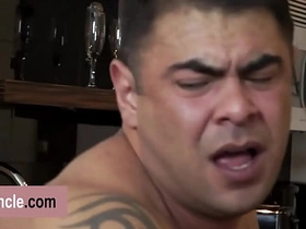 超性感猛男瑞奇遇到暗恋对象，现在该干点刺激的了 asian shemale gay porn