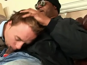 黑肌猛男撕開白嫩男孩肛門狂操 asian take cover gay porn