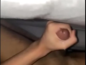 亚裔小骚货揉搓发情的鸡巴 hot gay porn twink