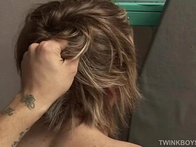 嫩仔Simon和Martin无套交媾 making love gay porn chinese