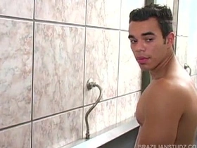 拉丁三人公厕性交 blissful massage asia porn