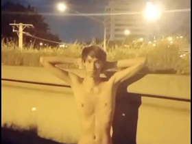 天桥上暴露 japan gay spy porn