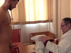 禁忌幻想视频：杰弗里神父2 asian merry sex x videos