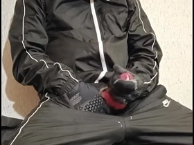 穿运动裤的骚年发情了 hot gay porn romance