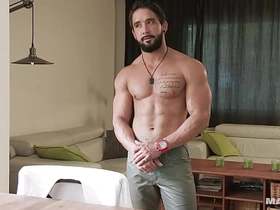 Zack Lemec裸体侍应生面试 - 面具自慰 gay chinese 3way porn