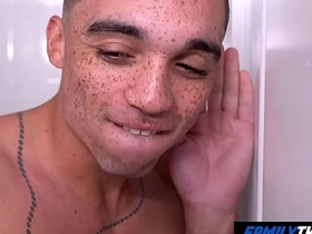 家庭嫩肉 - 看我朋友和他继父搞 gay porn asian constrained