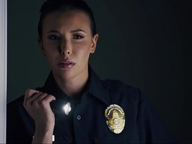 警察闯入外星扶她家 - 性渴寄生虫把辣妹变人妖 chinese freaky gay porn