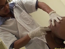 尿尿亚洲嫩鸡肛检后被医生无套内射 china massage gay porn