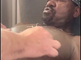 跨种族BDSM玩奶第二集 chinese challenge cruising gay porn