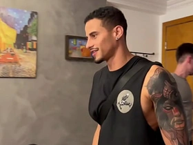 本来雇我当家教结果把学生都给上了 indonesia gay porn muscle