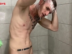 卡莫纳洗澡时被偷拍私密时刻-完整版见sheer.com/unsboys bruno hot gay porn