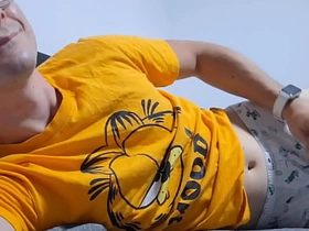 饥渴大学生在床上撸管等继父 chinese blithe cam porn