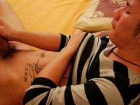 亚洲基佬在床上撸鸡巴 asian only fans gay sex videos