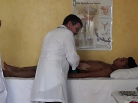 亚裔病患被三明治肛舔同时遭医生轮番中出 chinese gay porn cock