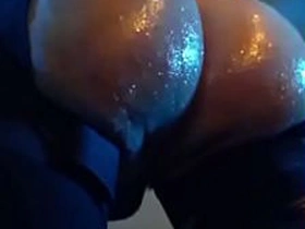 油光水滑的骚臀穿情趣内衣 gay spanking porn asian