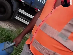 一边等卡车装货一边打飞机 hot turkish gay porn