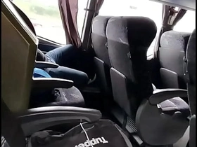 公交上发骚被偷拍 众人围观录像 pinoy gay porn makapal ang bulbol