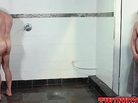 我无套插他 他在我嘴里射精 asian gay daddy and laddie sex videos