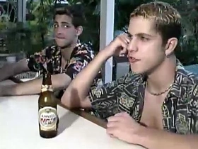 嫩弟 Ethan 和 Matthew 互嗦鸡巴后肛交 asian gay solo porn