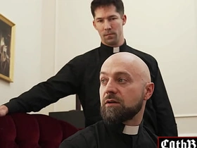 你喜欢这样是吧？喜欢我狠狠操你小屁眼是吧，贱货！Grant Ducati被Adam Snow和Eddie Patrick打屁股加肛交！ gay teen porn hot