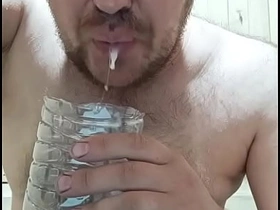 大鸡巴射出一发热精，接着被吃掉了！ gay porn chinese webcam