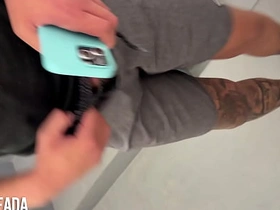 在健身房回来的路上在楼梯间给朋友口交 daks pinoy gay porn