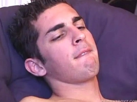 年轻的德文撸出精液然后吃掉 asian dad well-pleased porn