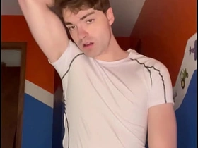 非法入室顺便爆操这个小骚货的屁眼 asian gay. sex videos