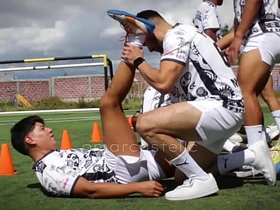 第一次无套群P和足球队友训练后乱搞 asian gay sex videos 1