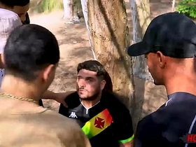 丛林里火辣淫乱的群交！ gay porn hot muscle bottom