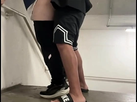 楼道贱货求楼梯间挨操，老子如她所愿狠狠干了 blithe sex videos/ asian