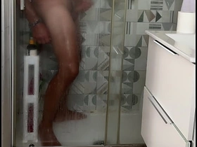 被抓到在淋浴时打飞机 射精猛烈 真实高潮 —— 被偷窥 hot gay arab porn