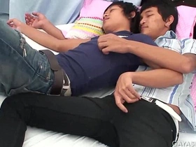 亚裔高尔夫与波利族小便无套 hot orgy gay porn