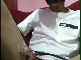 亚洲男孩吞下大精量 gay threesome asian porn