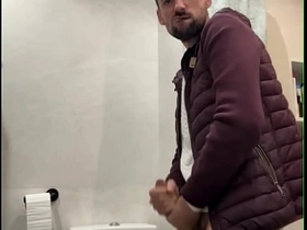 性感老爹打飞机射出一大坨精液 happy-go-lucky chinese movies full porn