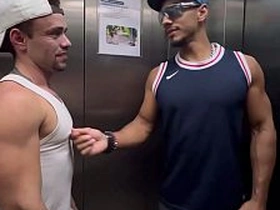 绝美伪娘用迷离眼神凝视镜头 unconforming gay porn asian